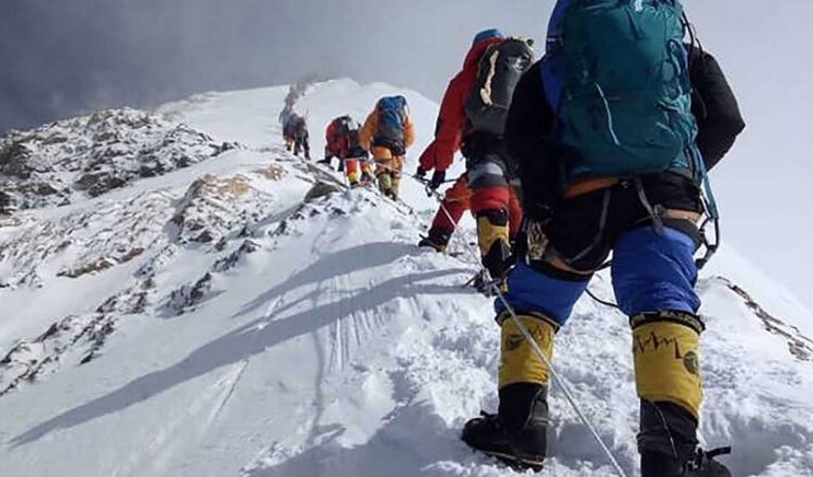 उत्तराखण्ड पर्यटन विकास परिषद के सहयोग से पर्वतारोहण अभियान दल सफलता पूर्वक पहुंचा श्रीकंठ पर्वत