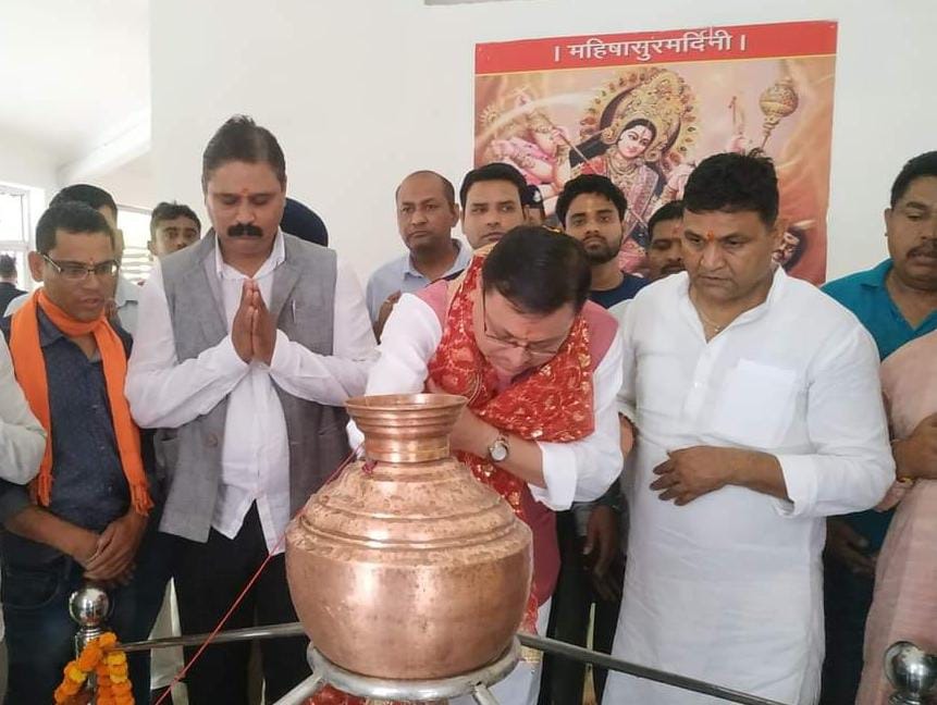 मुख्यमंत्री पुष्कर सिंह धामी पहुंचे कालीचौड़ मन्दिर, देश व प्रदेश की सुख, समृद्धि के लिए की कामना
