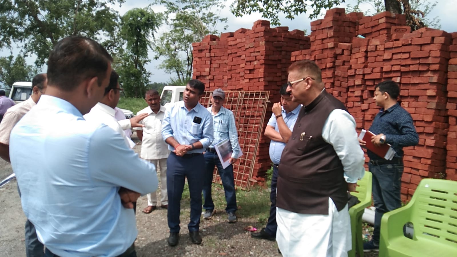 मंत्री गणेश जोशी ने गुनियाल गांव में अवस्थित सैन्यधाम निर्माण स्थल का किया निरीक्षण