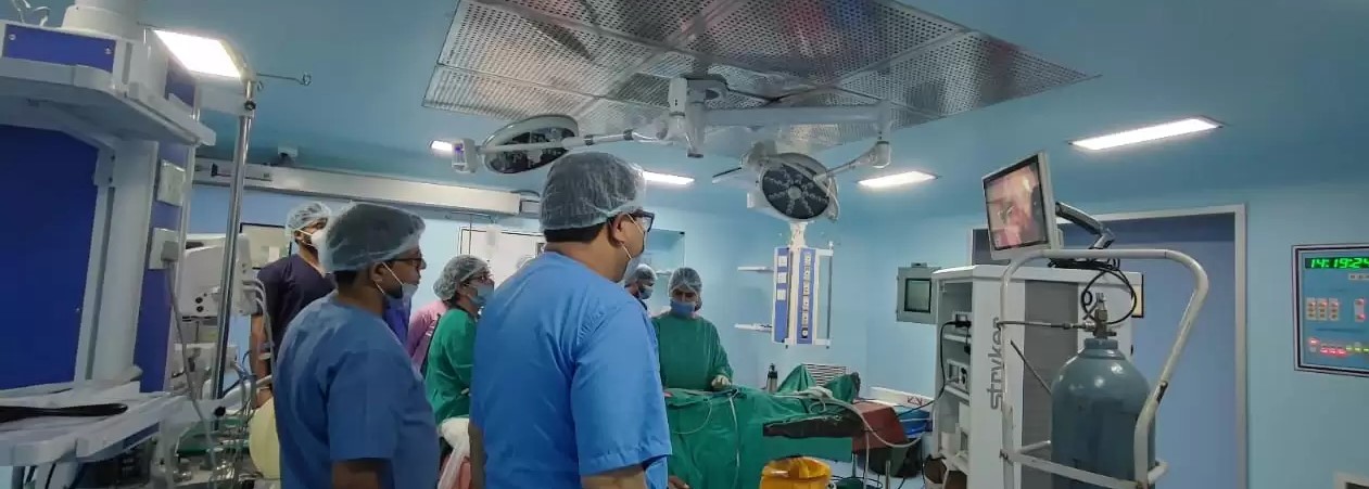 दून अस्पताल की नई बिल्डिंग में ऑपरेशन शुरू कर दिया गया, प्राचार्य ने किया पहला ऑपरेशन