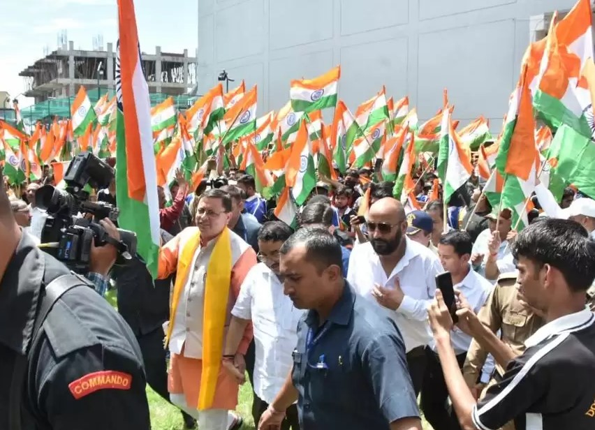 मुख्यमंत्री पुष्कर सिंह धामी ने रायपुर विधानसभा क्षेत्र में ‘हर घर तिरंगा’ जन जागृति अभियान तहत आयोजित रैली में किया प्रतिभाग