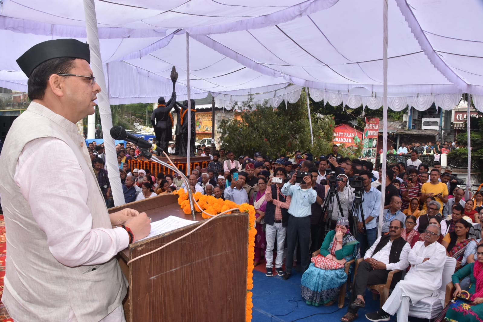 मुख्यमंत्री पुष्कर सिंह धामी ने मसूरी में शहीद स्मारक पर पुष्पचक्र अर्पित कर शहीद राज्य आन्दोलनकारियों को दी श्रद्धांजलि