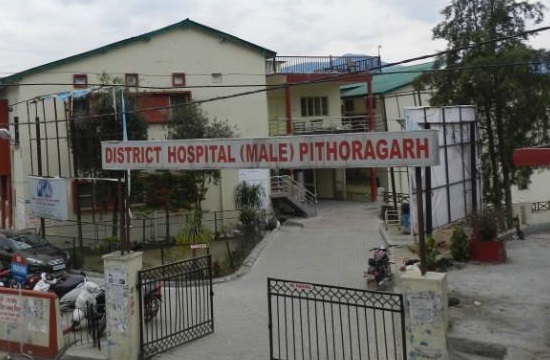 पिथौरागढ़ के जिला अस्पताल में इलाज के अभाव में एक बच्चे ने अपने पिता की गोद में तोड़ा दम