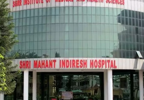 Shri Mahant Indresh Hospital: एक महिला ने इंद्रेश अस्पताल पर किडनी  निकालने का लगाया आरोप