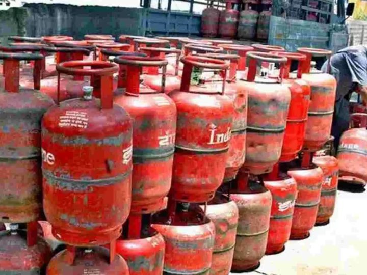 LPG cylinder price: कम हो सकते हैं एलपीजी सिलेंडर के दाम, सरकार ने दिए संकेत