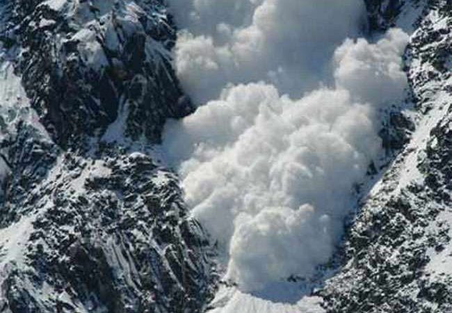 उत्तराखंड में हिमस्खलन से बड़ी आफत, 28 पर्वतारोही फंसे, 9 की मौत