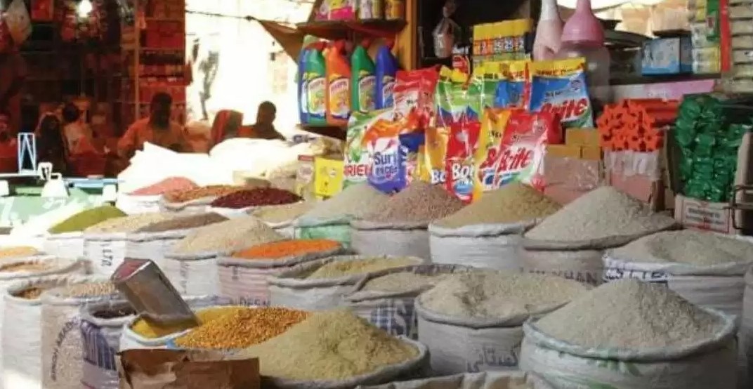 दीपावली से पहले आम लोगों की रसोई पर पड़ा असर, आटा, चावल समेत कई खाद्य पदार्थों के बढ़े दाम