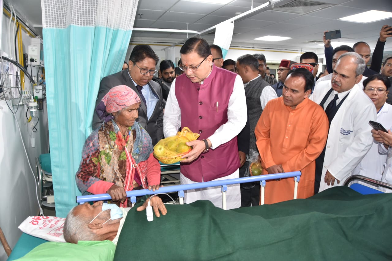 मुख्यमंत्री पुष्कर सिंह धामी ने दून चिकित्सालय में ओ.टी. एवं इमरजेंसी के नवनिर्मित भवन का किया लोकार्पण