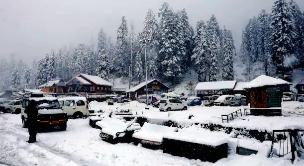 कश्मीर घाटी में 40 दिन के भीषण ठंड का दौर आज से शुरु, चारों ओर दिखेगा बर्फबारी का गाढ़ा रंग