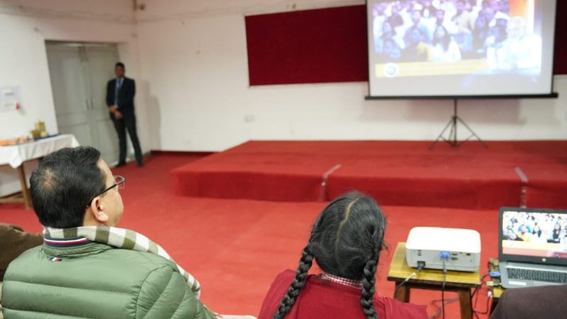 मुख्यमंत्री पुष्कर सिंह धामी ने राष्ट्रीय दृष्टि दिव्यांगजन सशक्तिकरण संस्थान के बच्चों के साथ सुनी प्रधानमंत्री की मन की बात