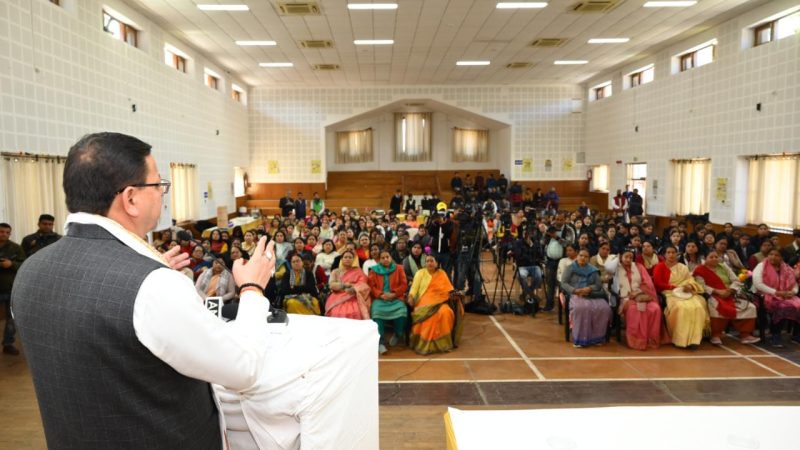 मुख्यमंत्री पुष्कर सिंह धामी ने भाजपा प्रदेश महिला मोर्चा द्वारा आयोजित कार्यक्रम में किया प्रतिभाग