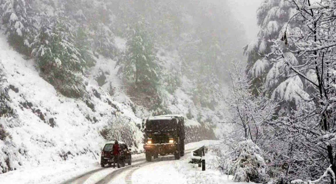 हिमाचल में बदला मौसम का मिजाज, राज्य के सात जिलों में भारी बारिश और बर्फबारी की संभावना
