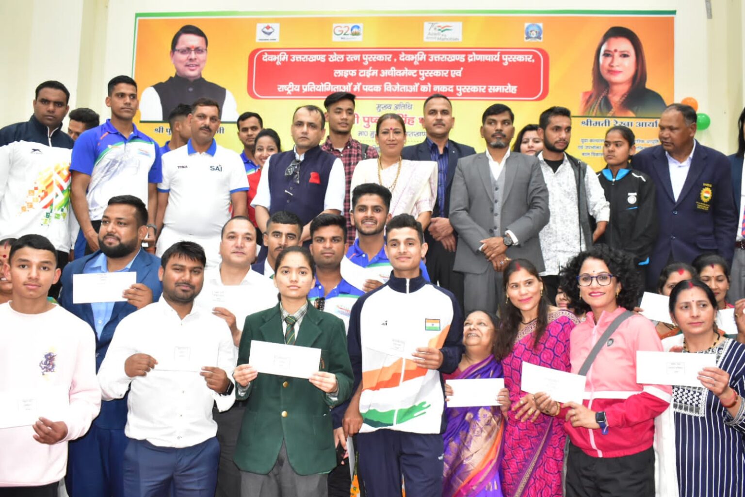 मुख्यमंत्री पुष्कर सिंह धामी और खेल मंत्री रेखा आर्या ने खेल रत्न, द्रोणाचार्य और लाइफटाइम अचीवमेंट पुरस्कार से खिलाड़ियो को किया सम्मानित