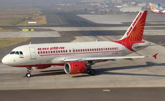 एयर इंडिया की फ्लाइट में यात्री ने किया हंगामा, सीट से बांधकर देना पड़ा एंटी-एंजाइटी इंजेक्शन