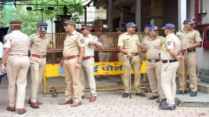 मुंबई में घुस आए हैं तीन आतंकी, फोन कॉल पर मिली सूचना के बाद अलर्ट जारी