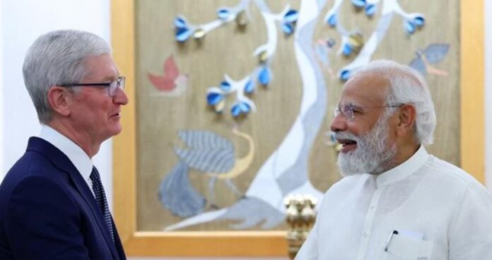 प्रधानमंत्री नरेंद्र मोदी से मिले एप्पल के सीईओ टिम कुक