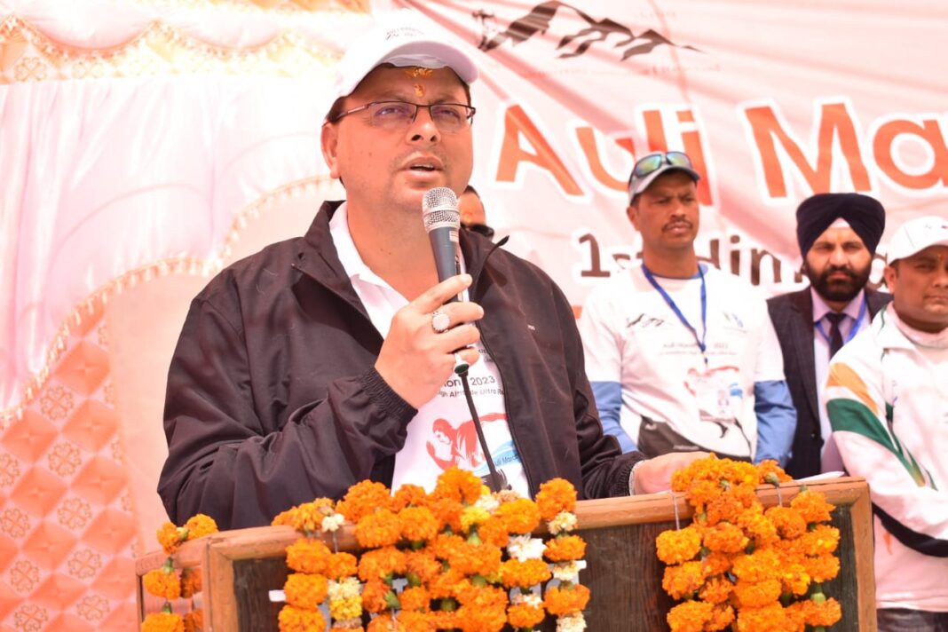 मुख्यमंत्री पुष्कर सिंह धामी ने प्रदेशभर के 30 हजार प्राथमिक शिक्षकों को दी टैबलेट की सौगात