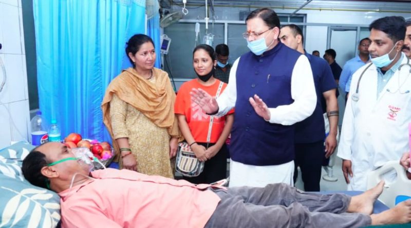 मुख्यमंत्री पुष्कर सिंह धामी ने पत्रकार मोहन भुलानी से अस्पताल में की मुलाकात