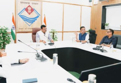 मुख्य सचिव आनन्द बर्द्धन की अध्यक्षता में हुई व्यय वित्त समिति की बैठक