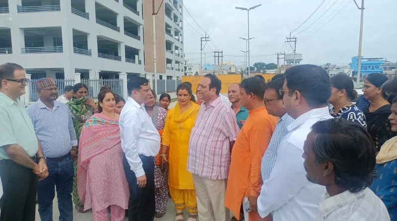 देहरादून के नवीन आढ़त बाजार के विकास में तेजी: सितंबर तक पूरा होगा दुकानों का आवंटन, स्थानीय लोगों को फ्री पार्किंग