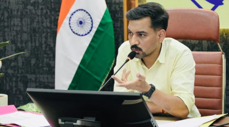 15 अगस्त को देहरादून के सभी शैक्षणिक संस्थानों में गूंजेगा ‘कन्या भ्रूण संरक्षण’ का संकल्प: बाल लिंगानुपात सुधारने के लिए डीएम की बड़ी पहल