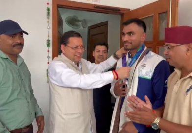 एशियन गेम्स में कांस्य पदक जीतने वाले बॉक्सर कपिल पोखरिया ने मुख्यमंत्री धामी से की भेंट