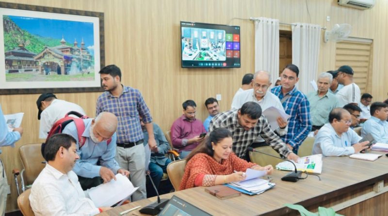 जनता की फरियाद पर प्रशासन सख्त, अवैध कब्जों व क्षतिग्रस्त मार्गों की समस्याओं पर अधिकारियों को दिए गए कड़े निर्देश